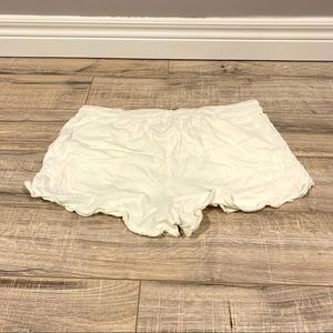 Flowy shorts with ruffles